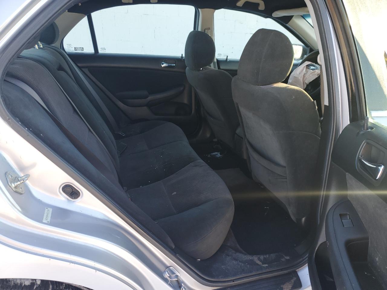 2004 Honda Accord - Image 10