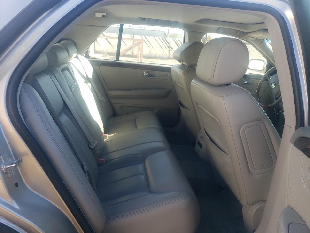 2006 Cadillac DTS - Image 10