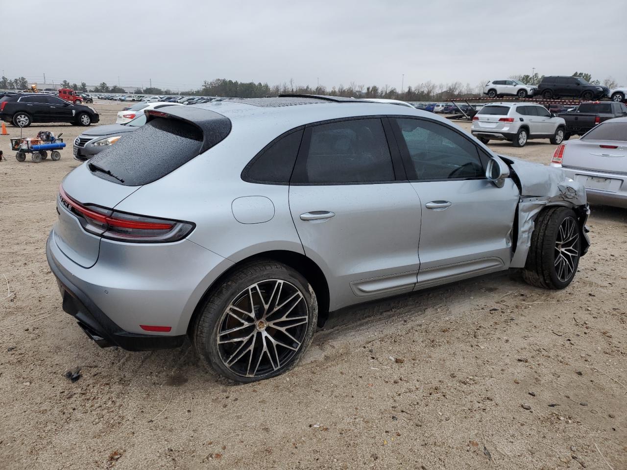 2024 Porsche Macan - Image 3