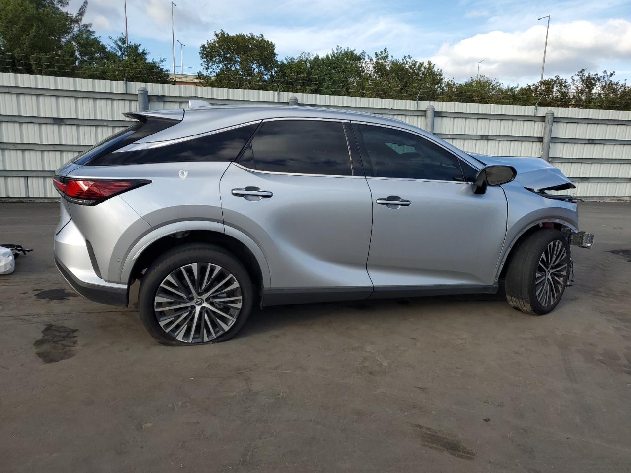 2024 Lexus RX - Image 3