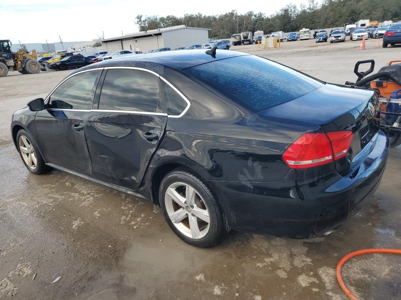 2015 Volkswagen Passat - Image 2