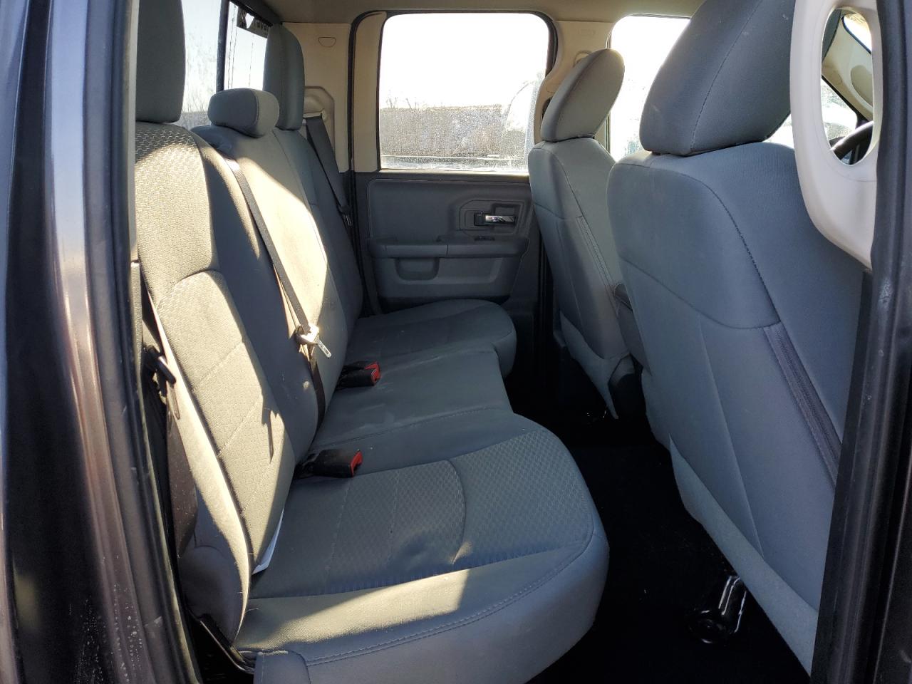 2016 RAM 1500 - Image 10