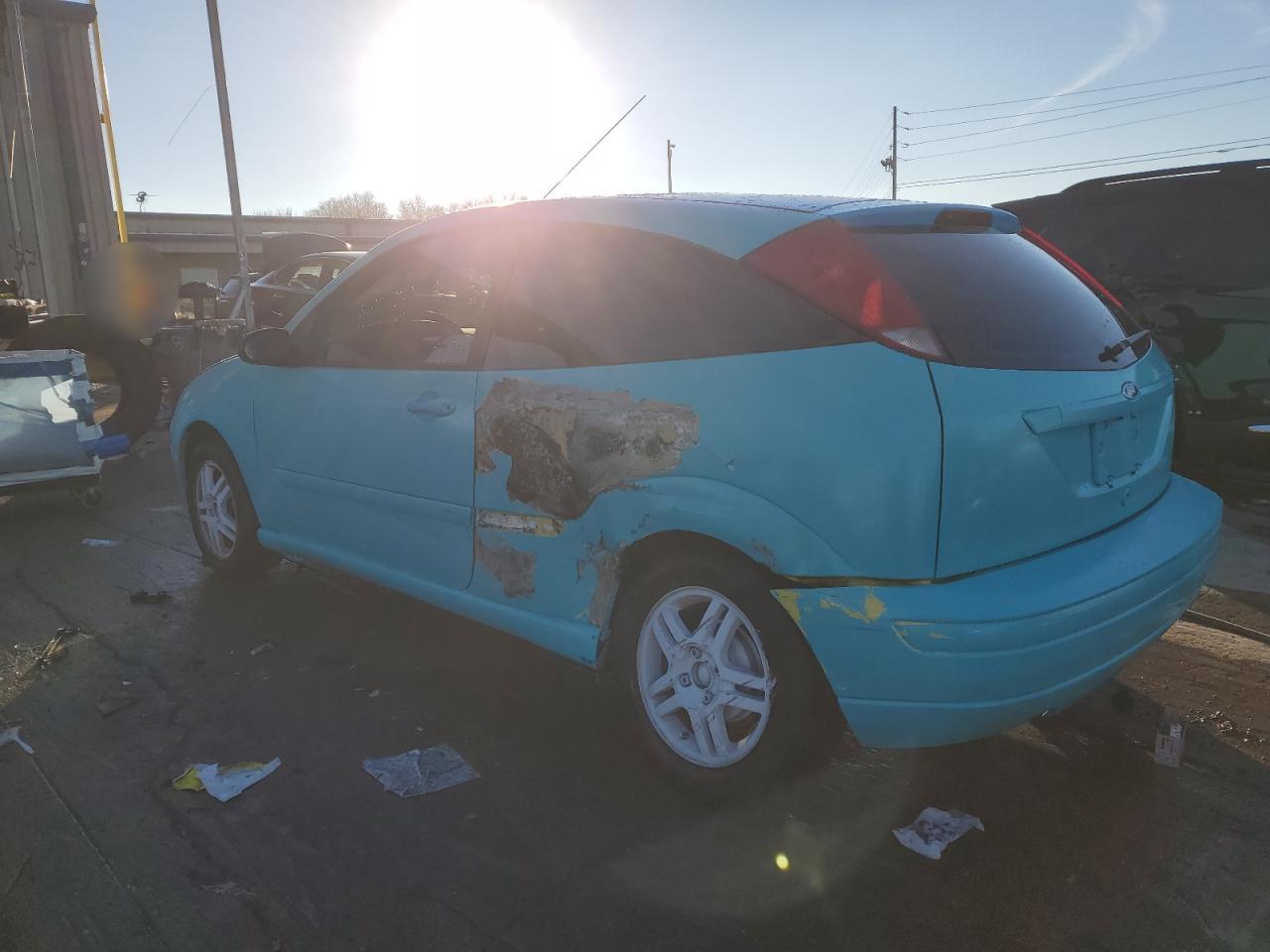 2000 Ford Focus - Image 2