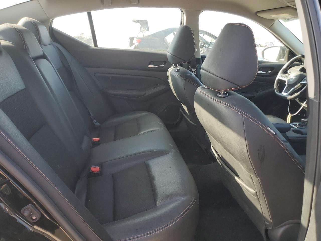 2020 Nissan Altima - Image 10