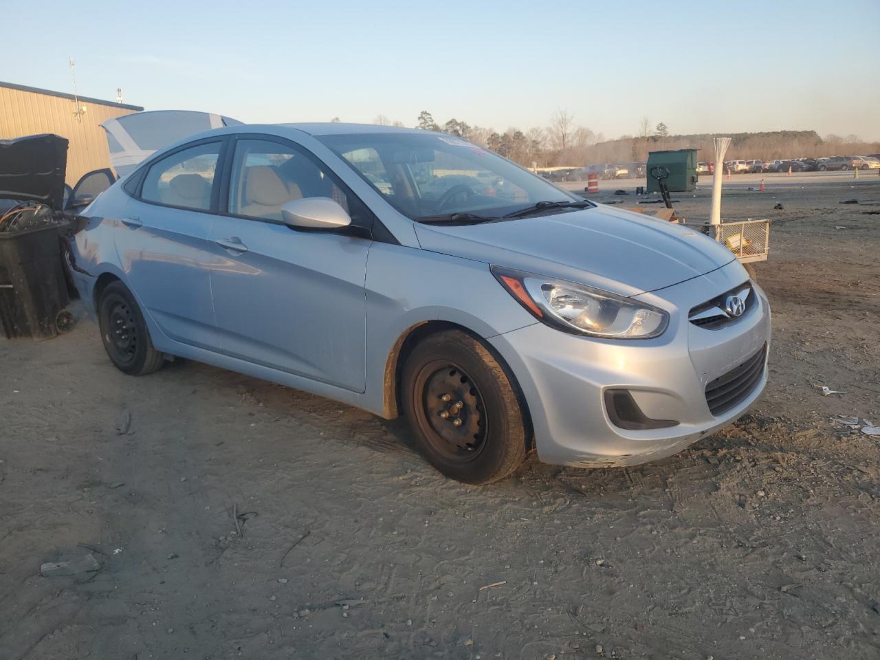2013 Hyundai Accent - Image 4