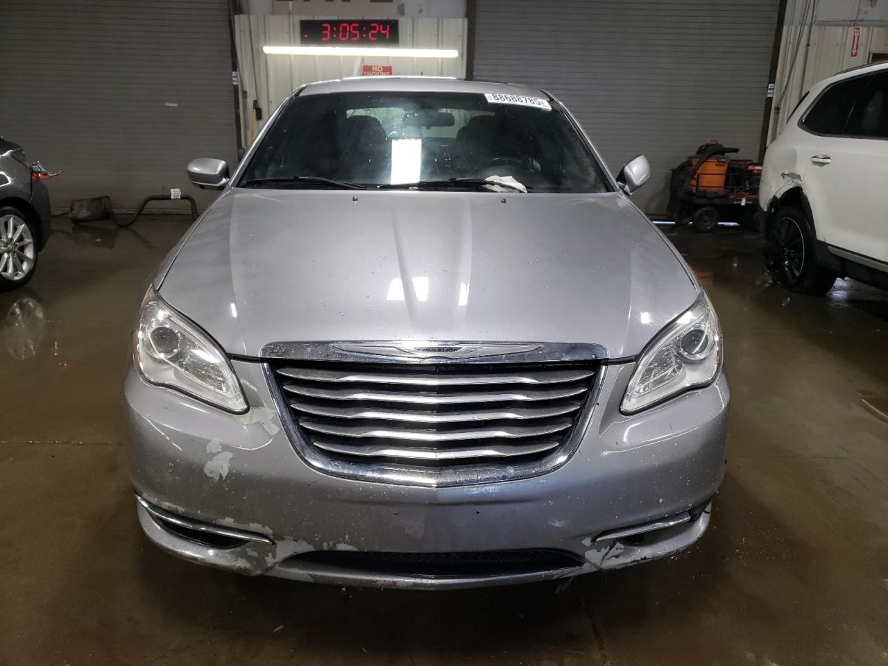 2013 Chrysler 200 - Image 5
