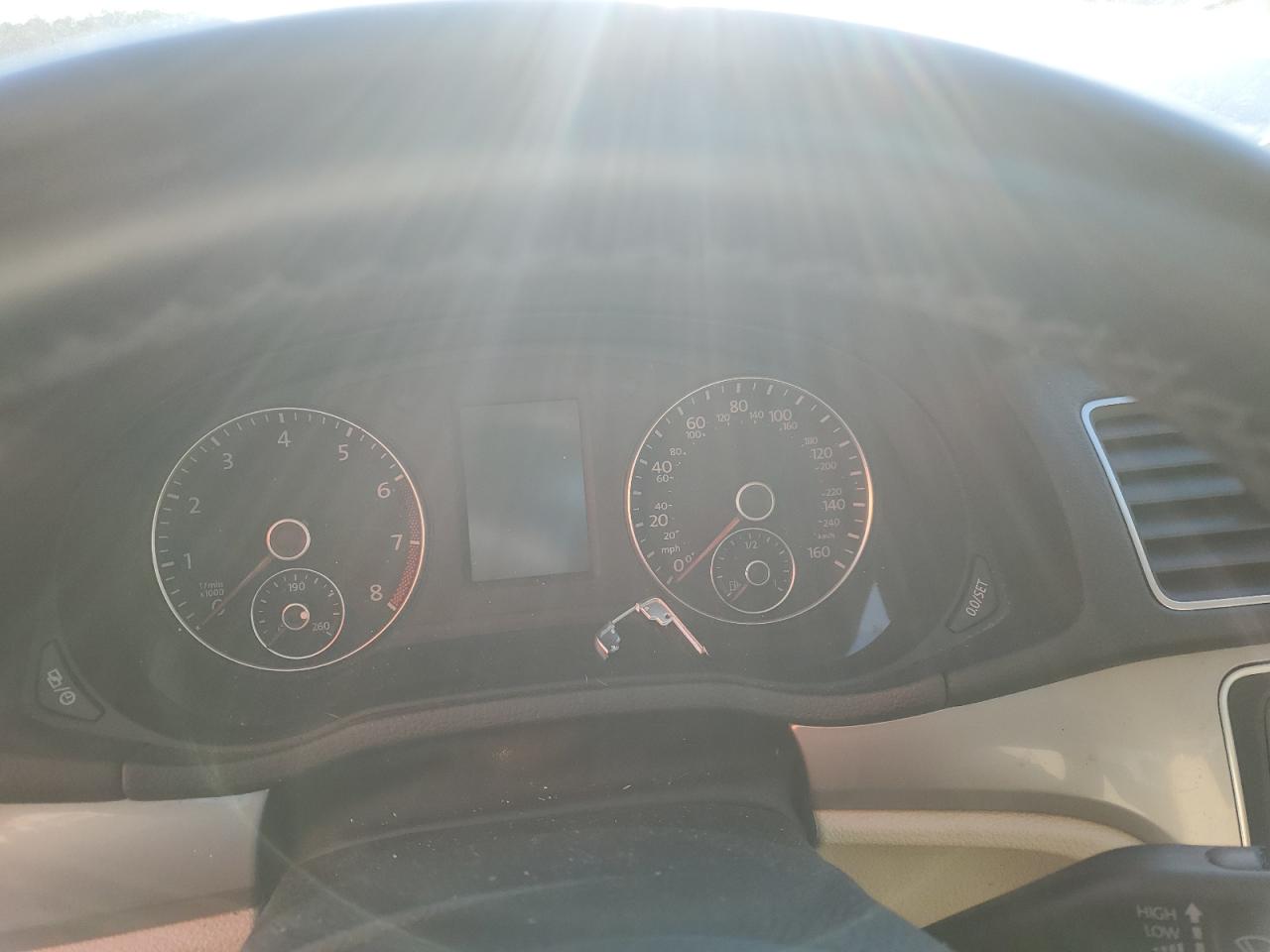 2015 Volkswagen Passat - Image 9