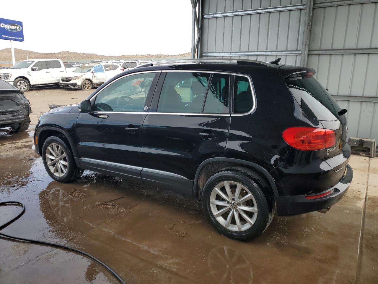 VIN WVGRV7AX4HK015271 2017 VOLKSWAGEN TIGUAN no.2