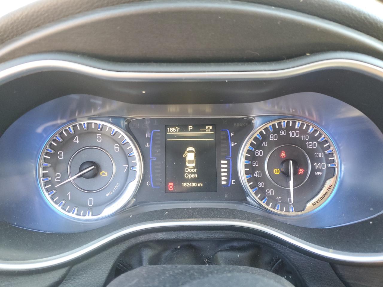 2016 Chrysler 200 - Image 9