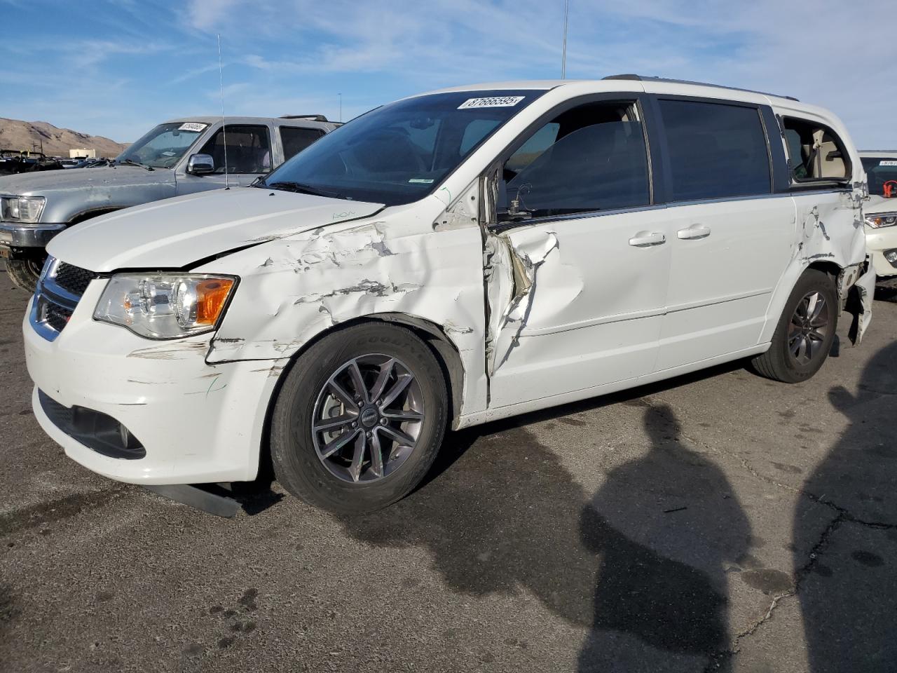 2017 Dodge Caravan - Image 1
