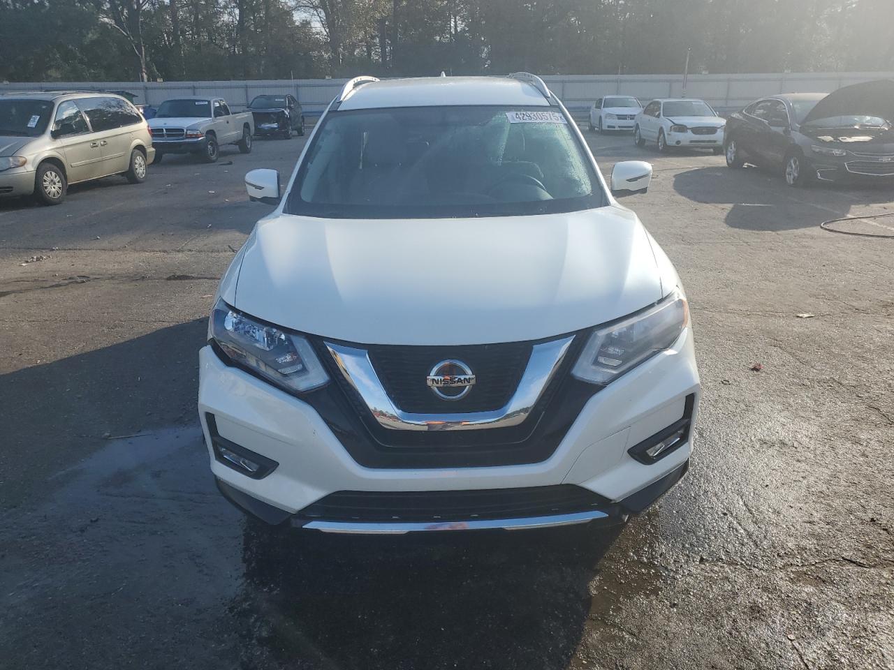 2018 Nissan Rogue - Image 5