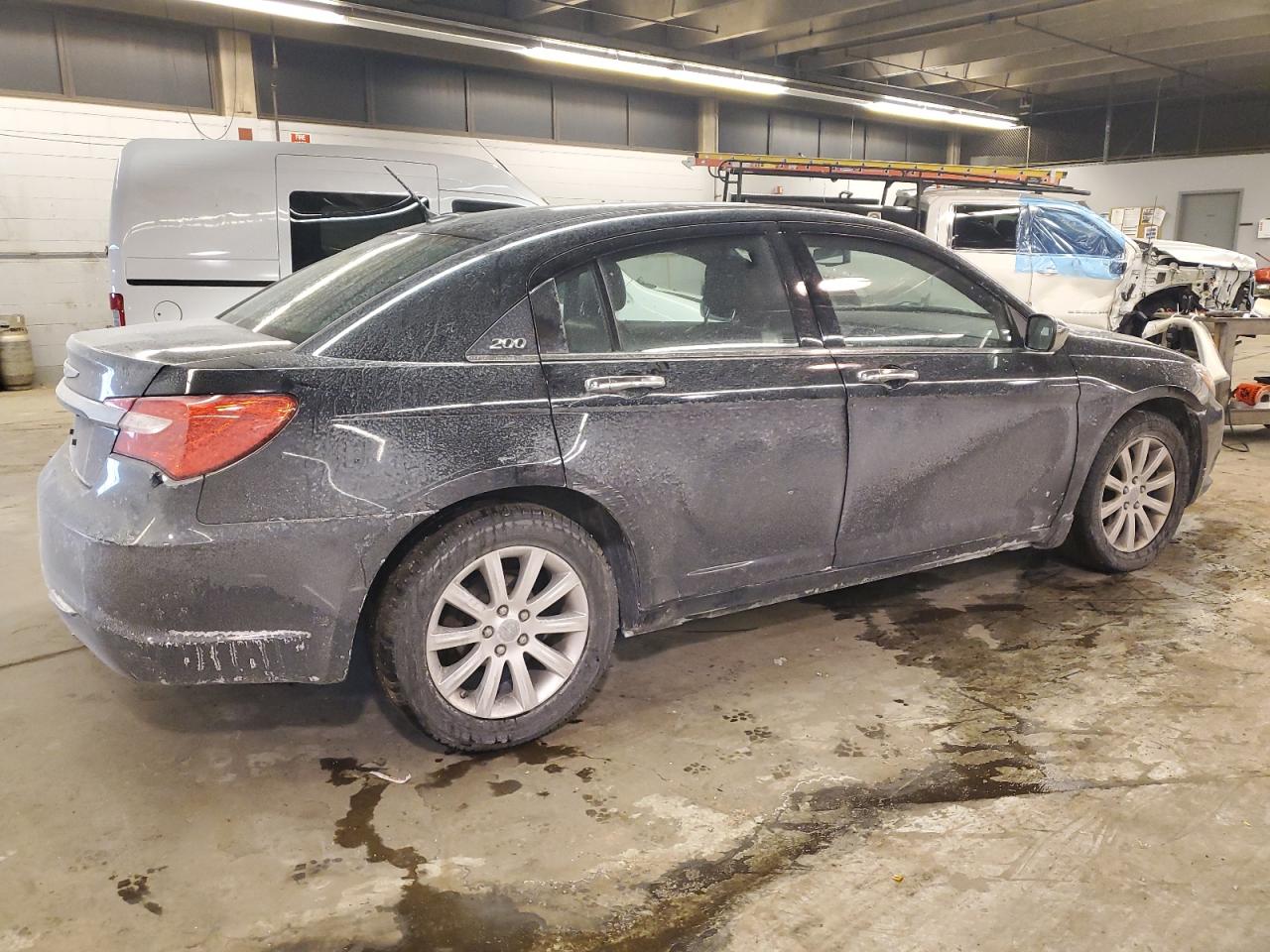 2013 Chrysler 200 - Image 3