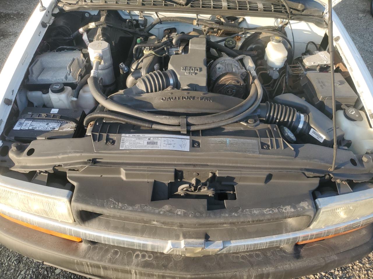 2002 Chevrolet S-10 Pickup - Image 11