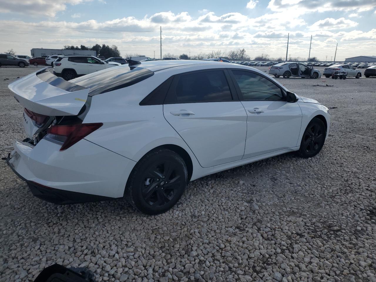 2023 Hyundai Elantra - Image 3