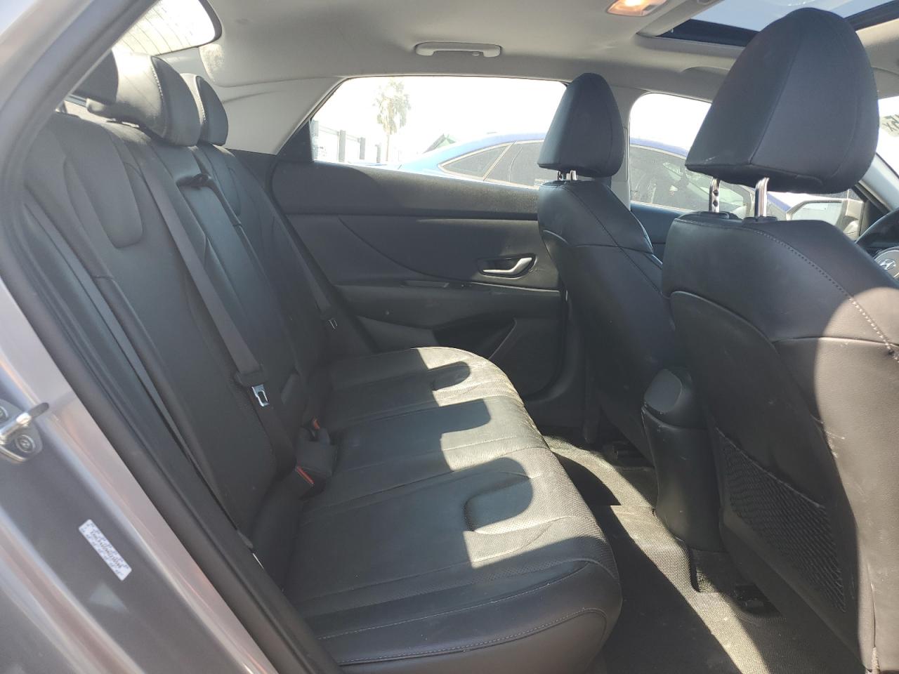 2022 Hyundai Elantra - Image 10