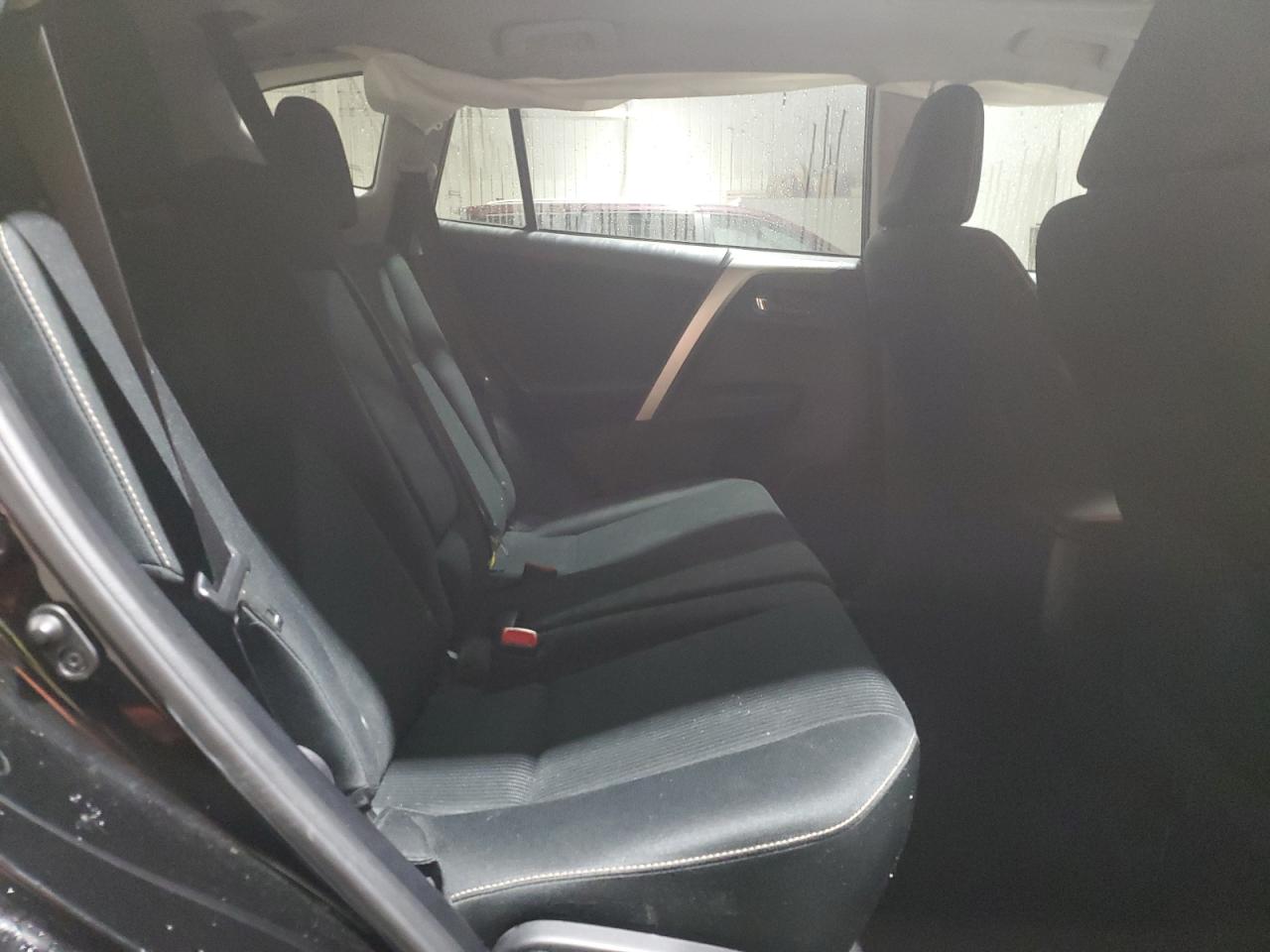 2015 Toyota RAV 4 - Image 10