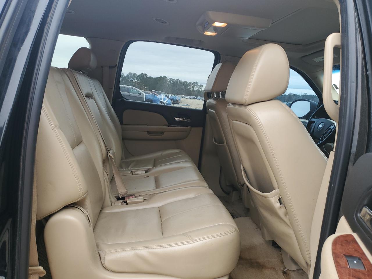 2007 Chevrolet Suburban - Image 12