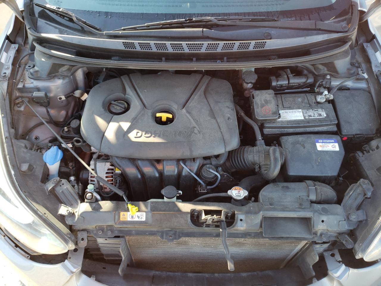 2016 Hyundai Elantra - Image 12