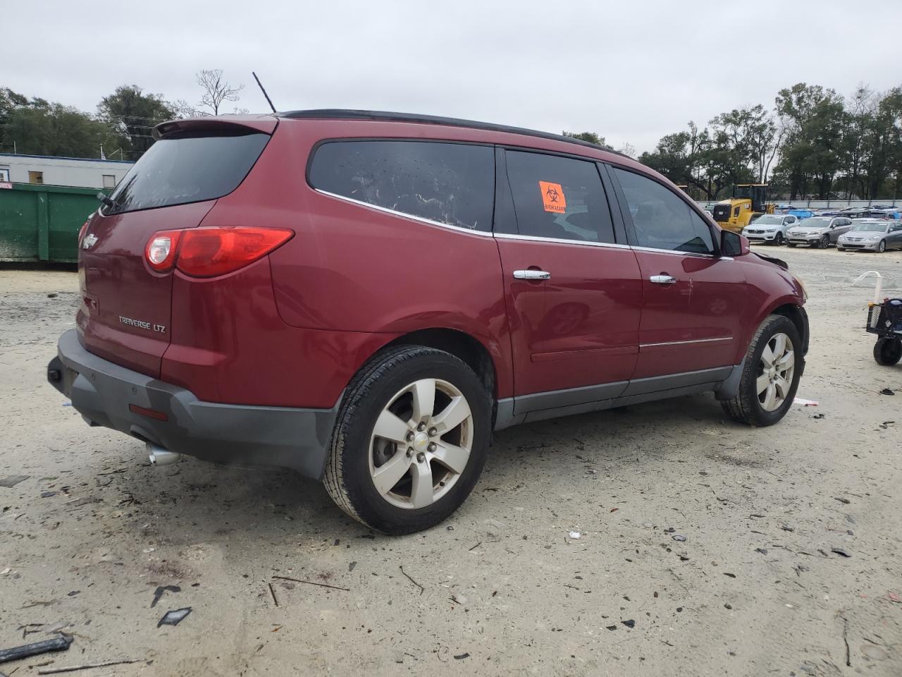 2011 Chevrolet Traverse - Image 3
