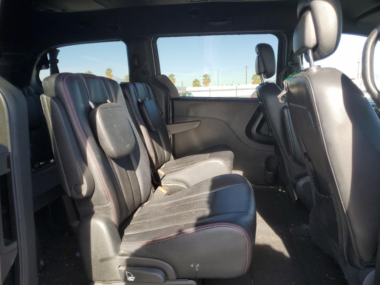 2018 Dodge Caravan - Image 11