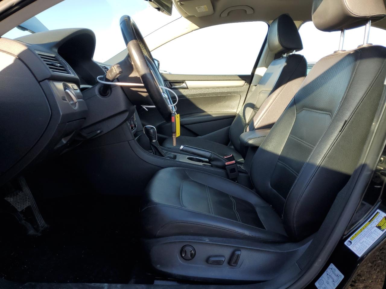 2014 Volkswagen Passat - Image 7