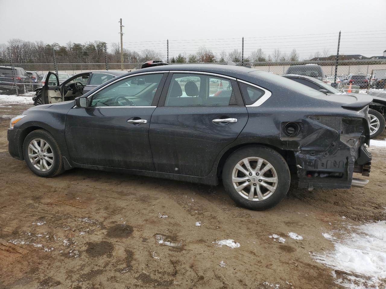 2015 Nissan Altima - Image 2