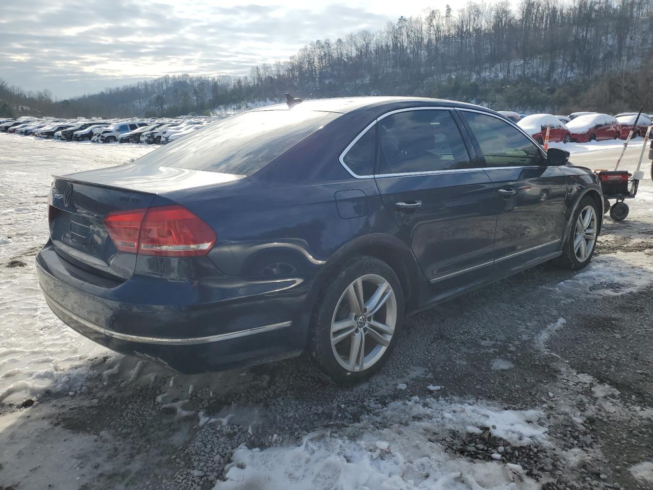 2014 Volkswagen Passat - Image 3