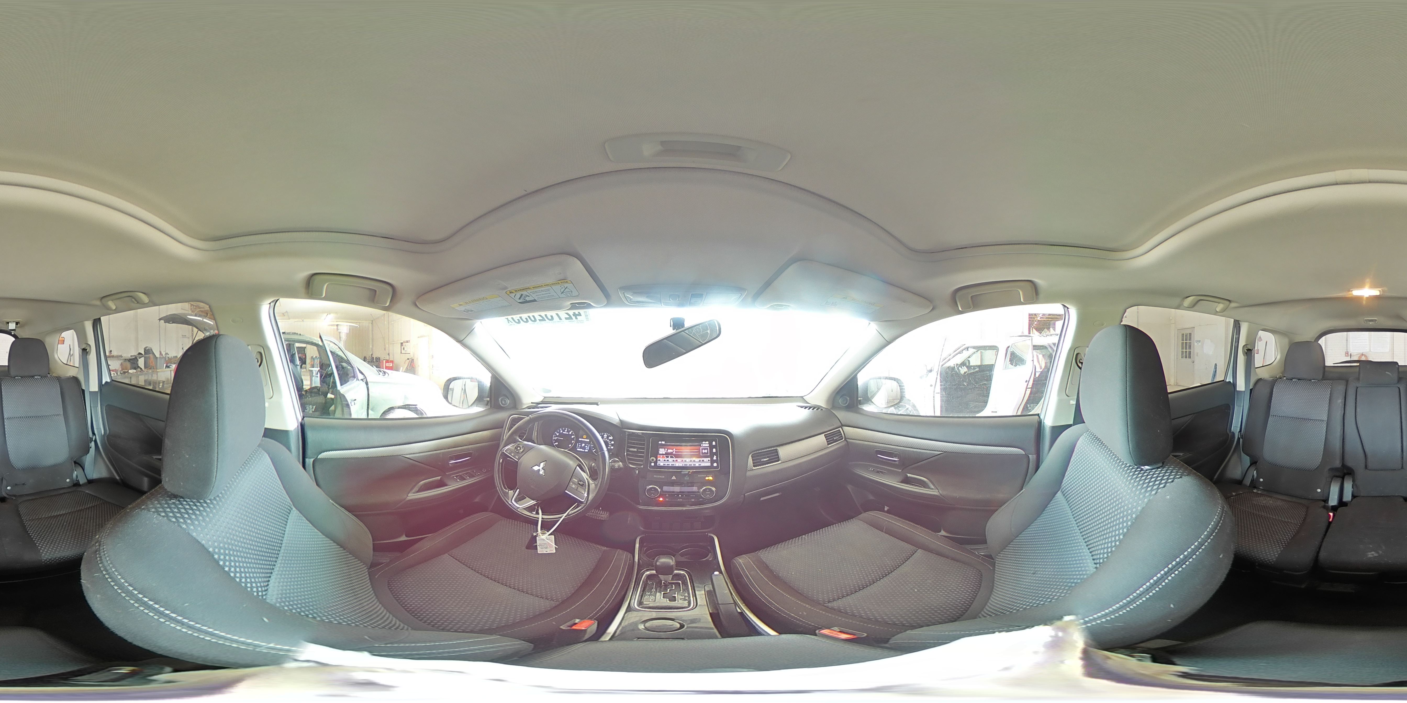 2018 Mitsubishi Outlander - Image 15
