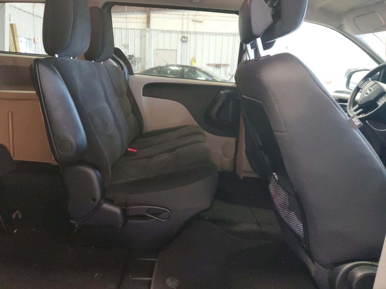2017 Dodge Caravan - Image 11