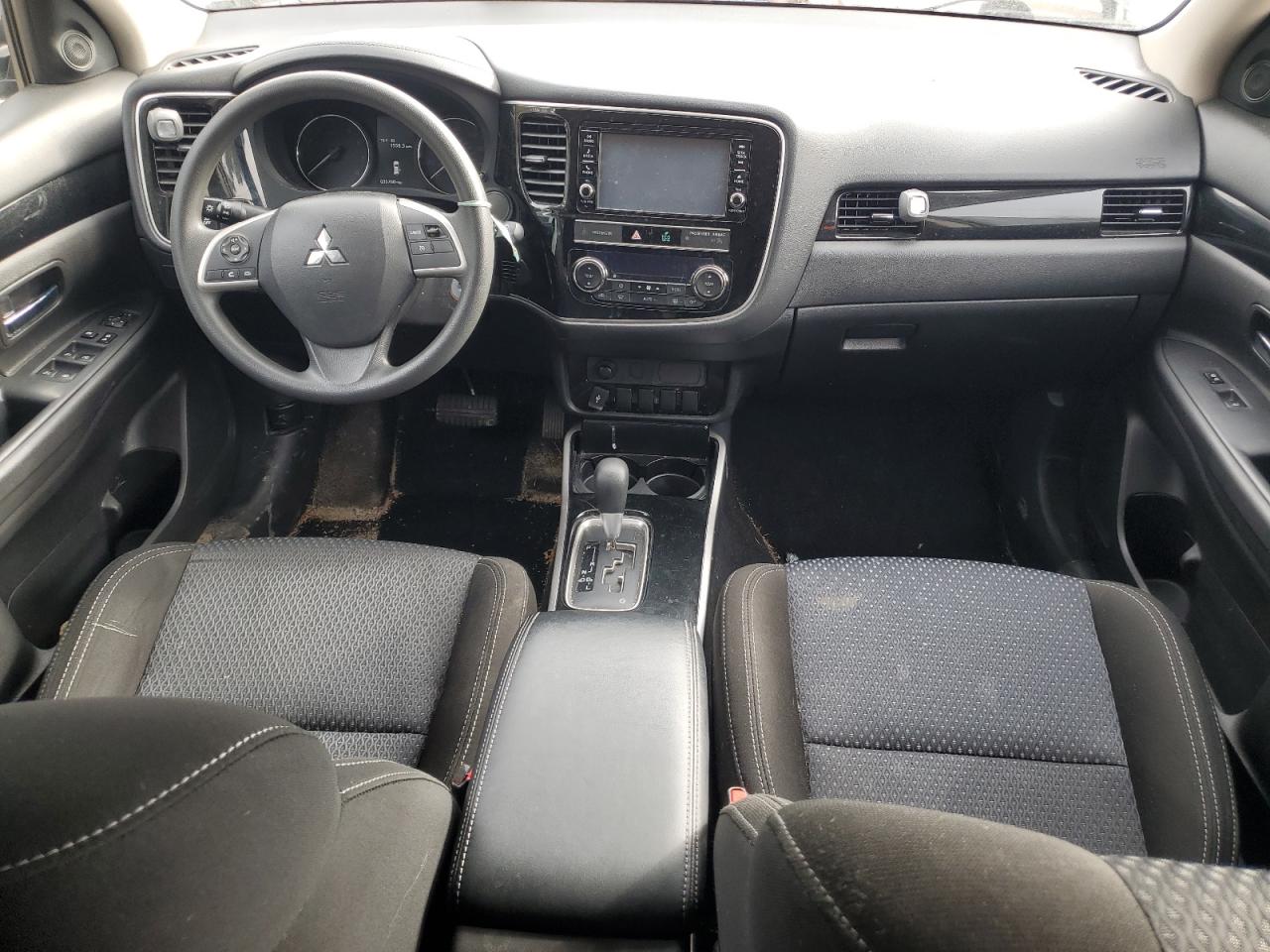 2019 Mitsubishi Outlander - Image 8