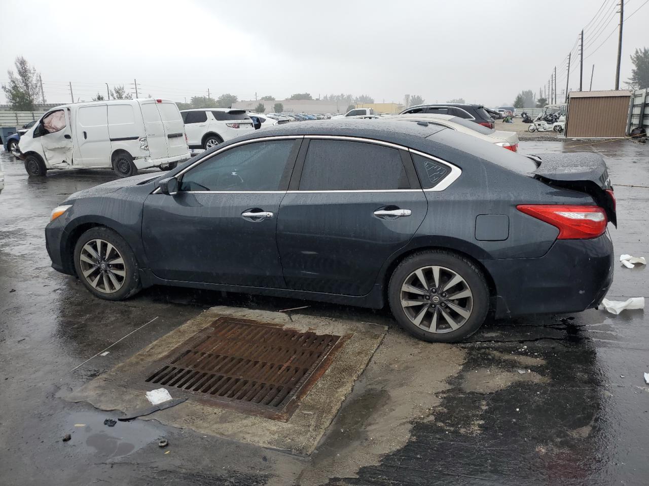 2017 Nissan Altima - Image 2