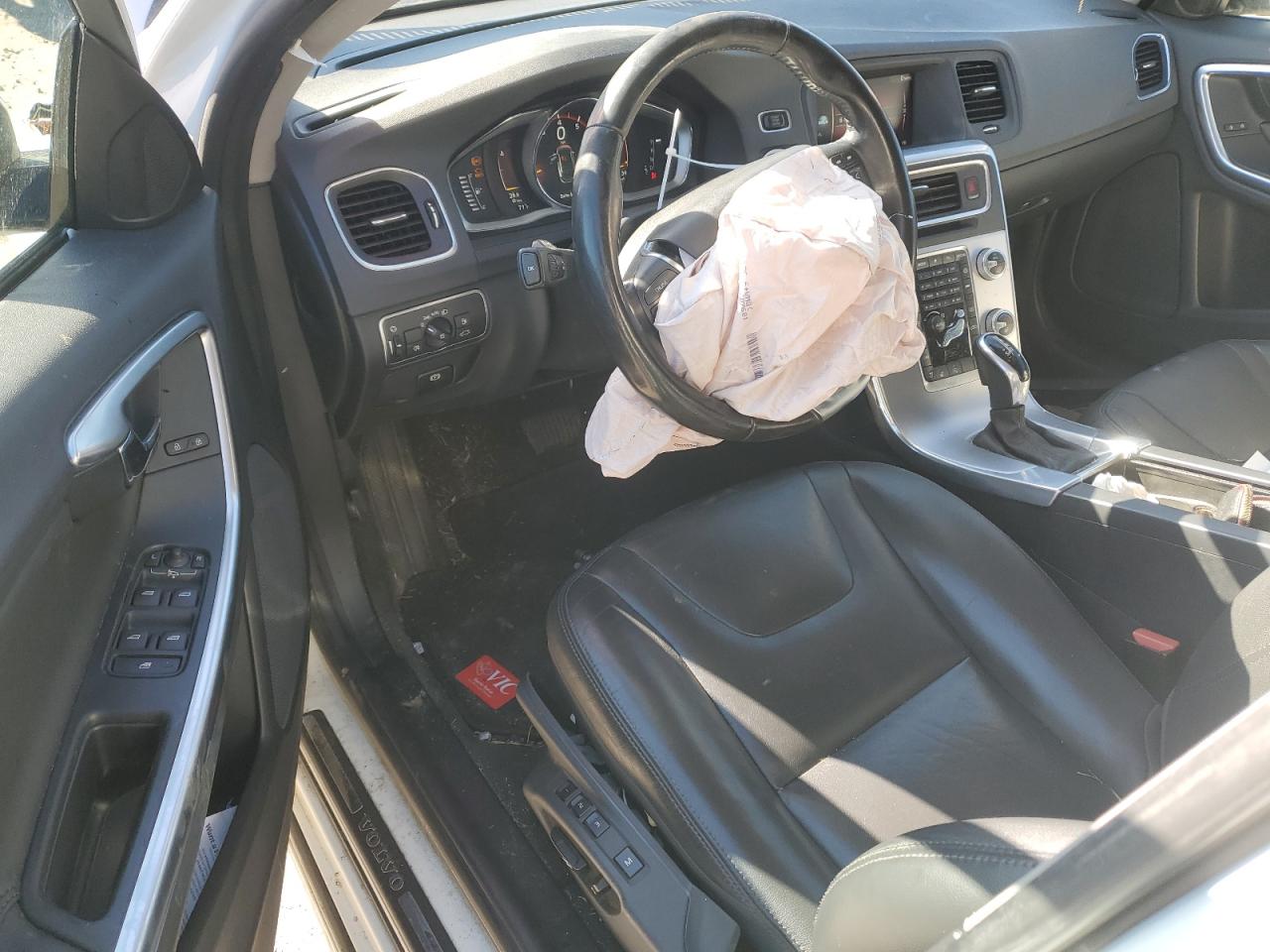 2018 Volvo V60 - Image 8