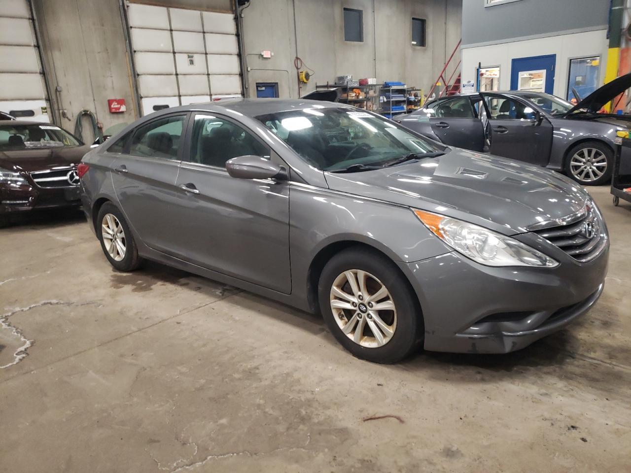 2011 Hyundai Sonata - Image 4
