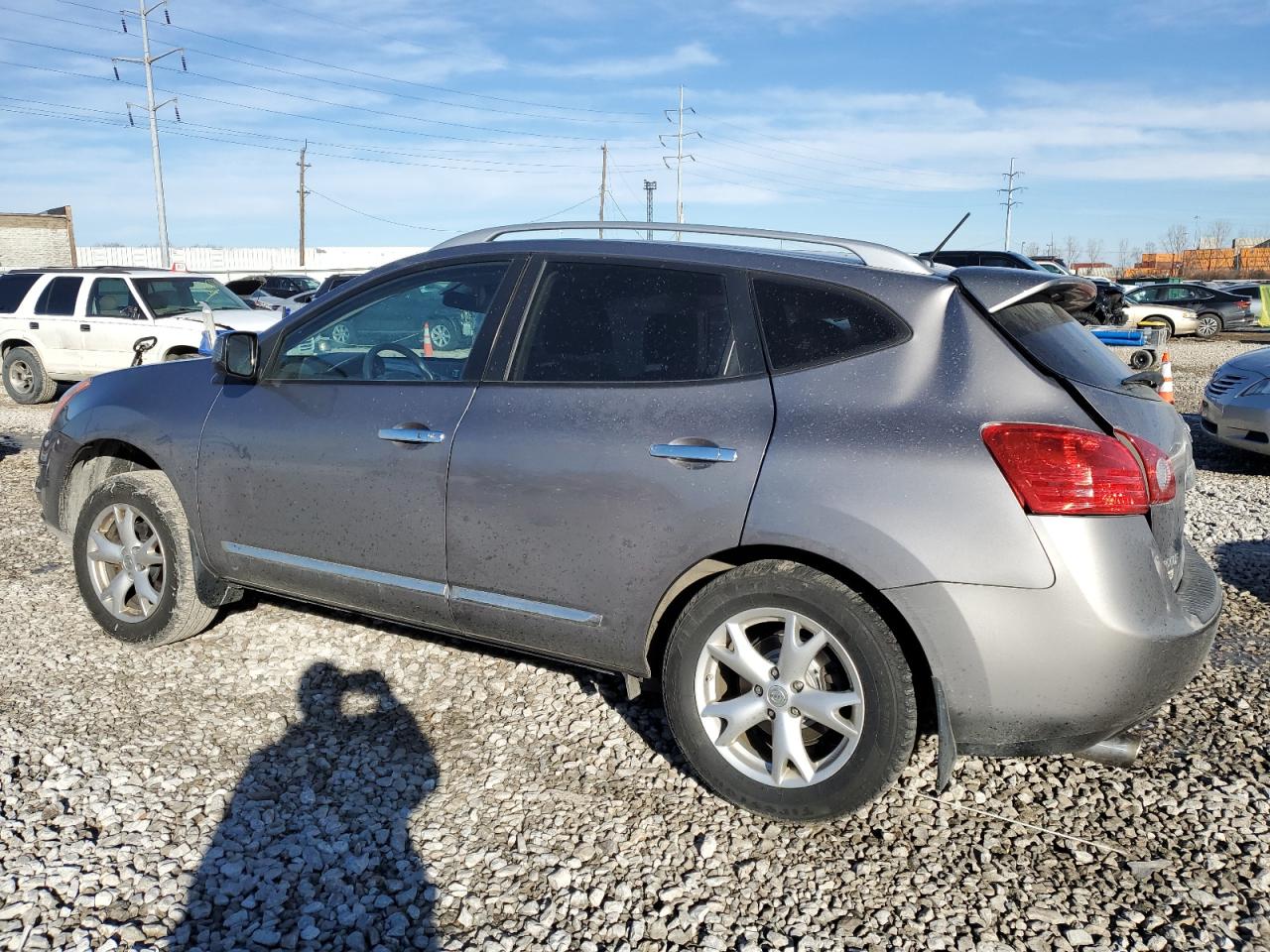 2011 Nissan Rogue - Image 2