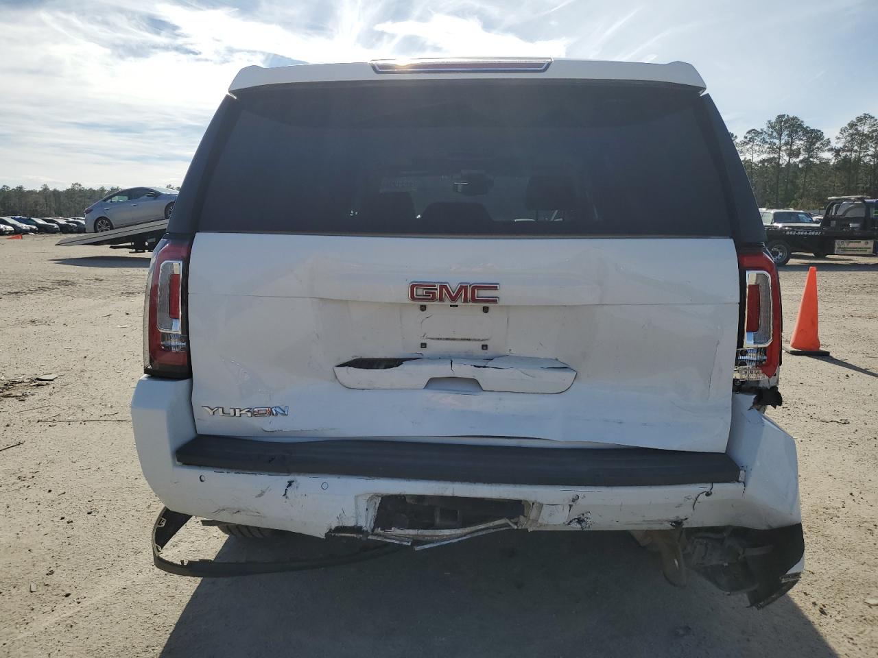 2015 GMC Yukon - Image 6