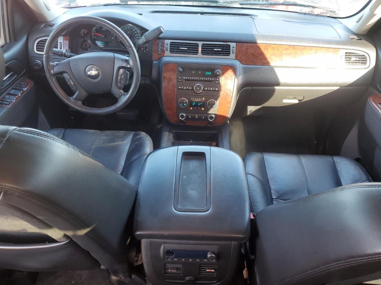 2010 Chevrolet Avalanche - Image 8