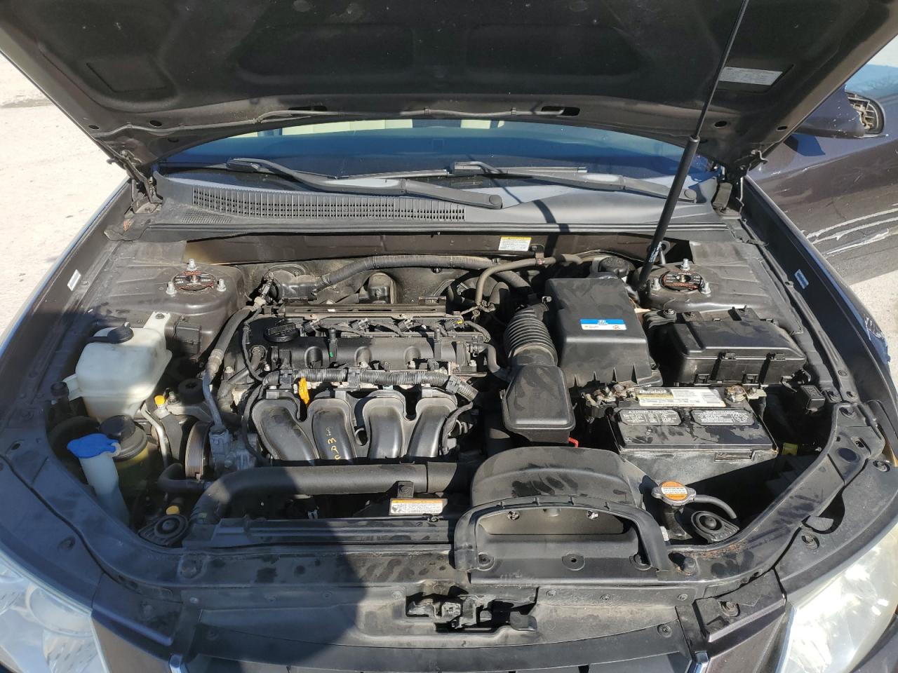 2010 Hyundai Sonata - Image 11