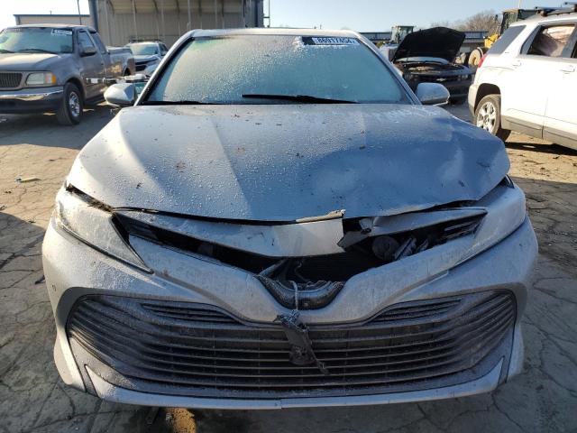  TOYOTA CAMRY 2019 Srebrny