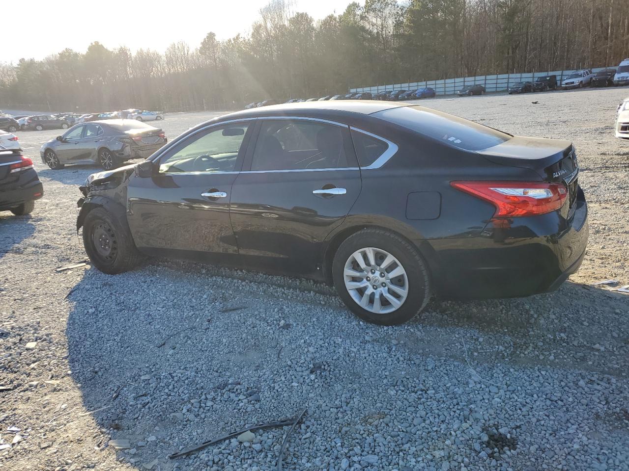 2016 Nissan Altima - Image 2