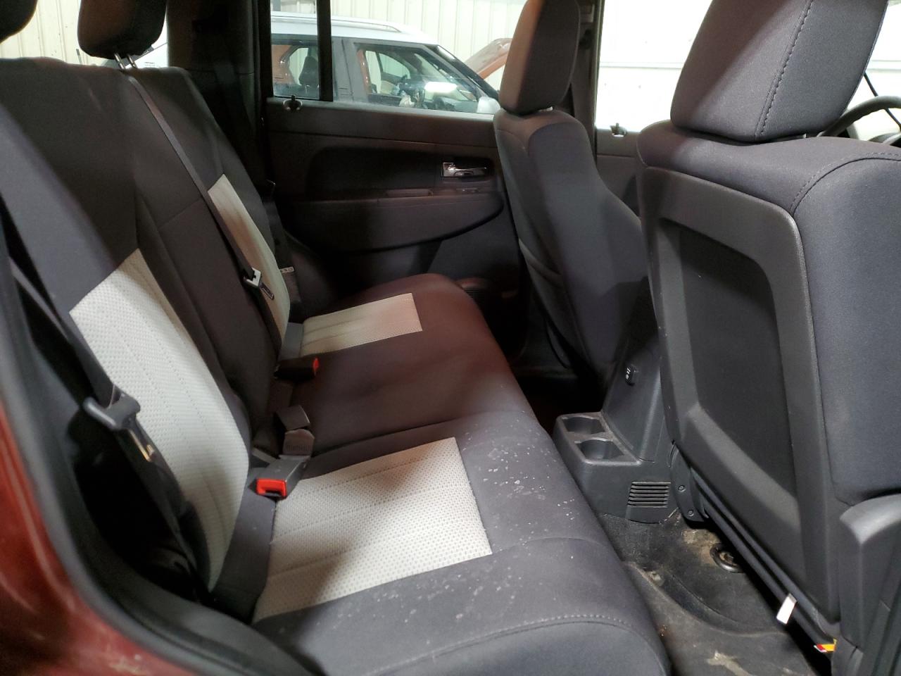 2009 Jeep Liberty (North America) - Image 11