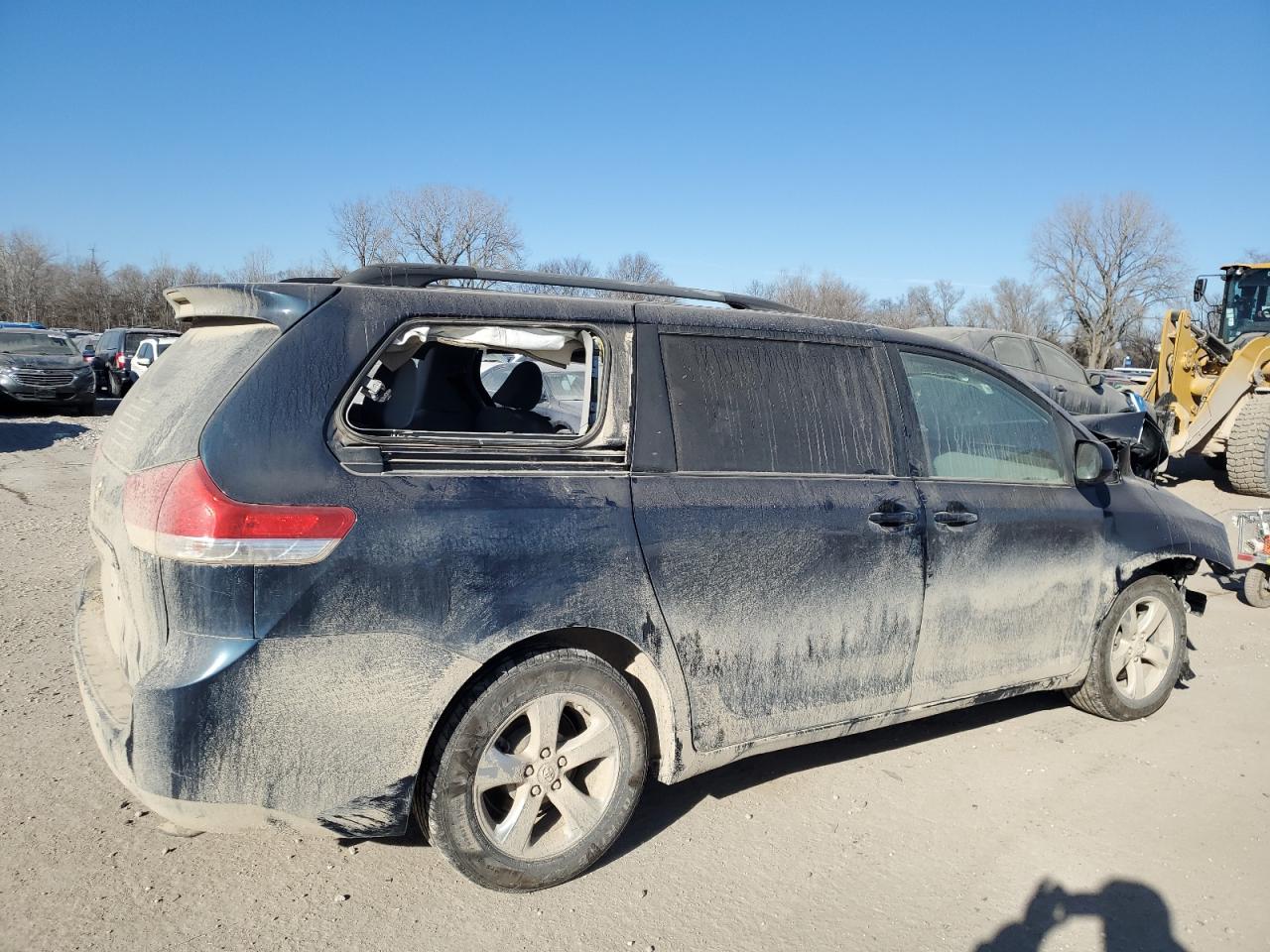 2011 Toyota Sienna - Image 3