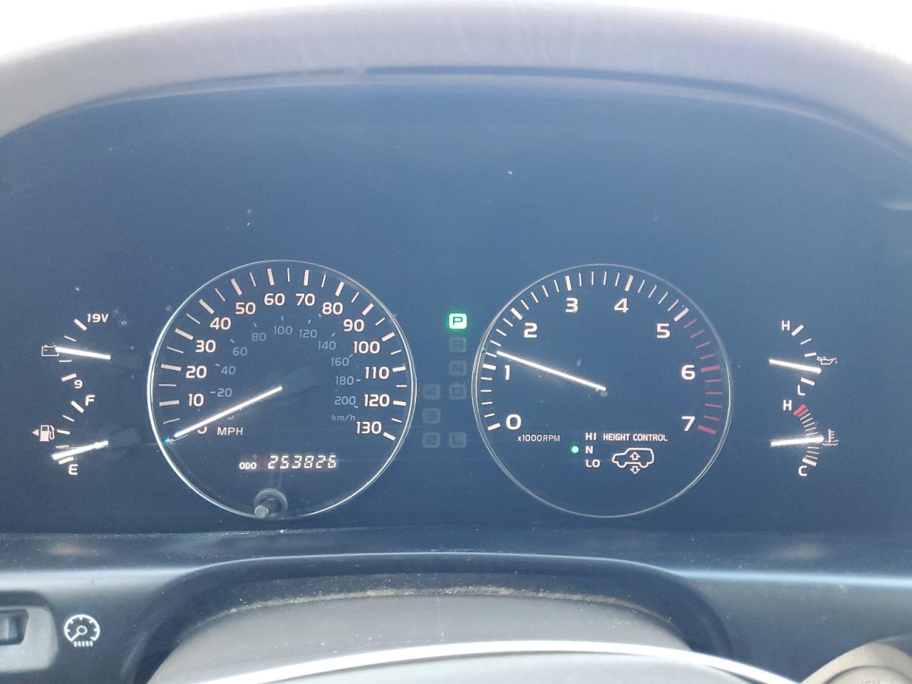 2004 Lexus LX - Image 9