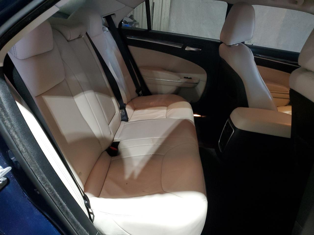 2017 Chrysler 300 - Image 10