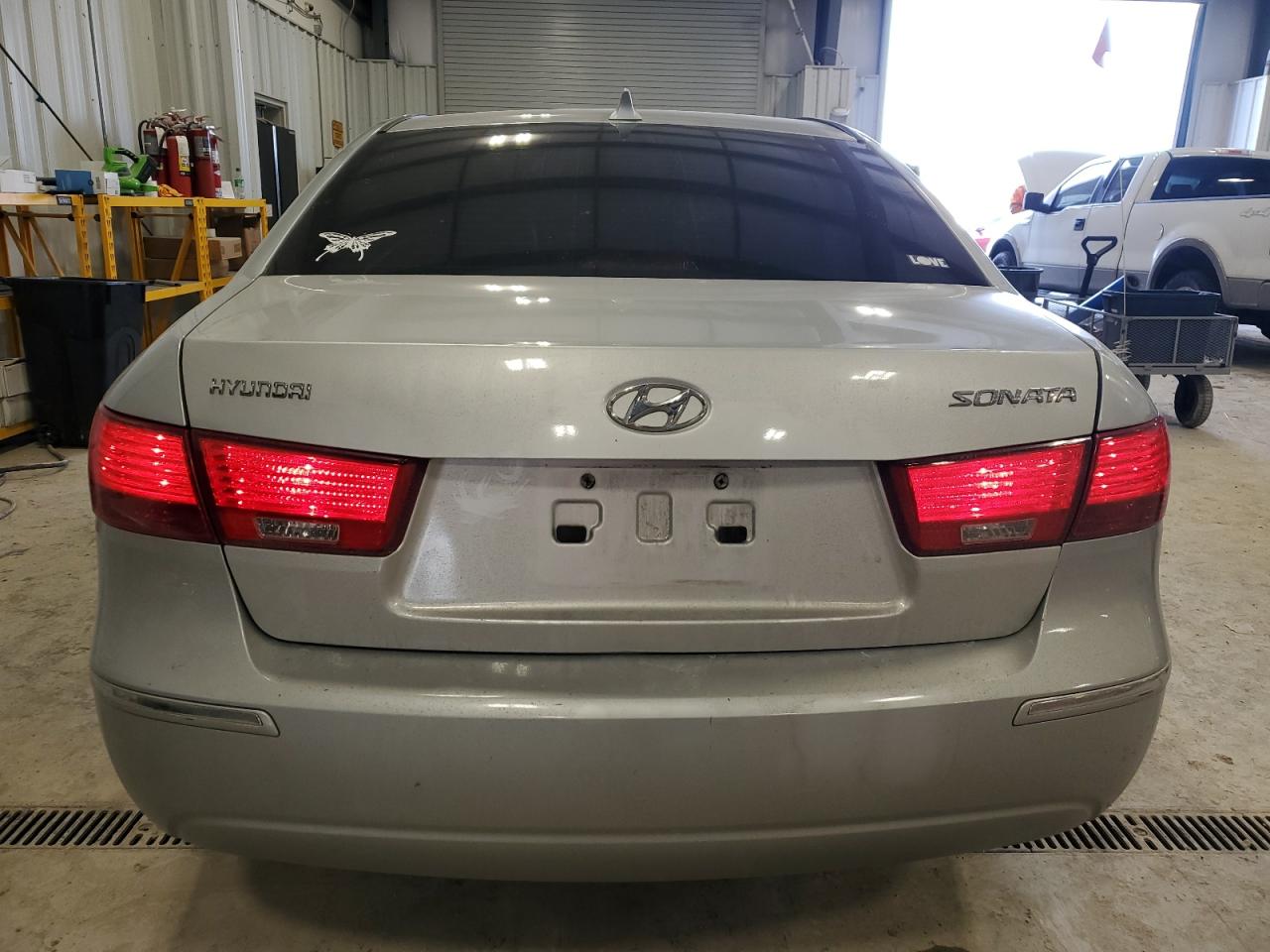 2009 Hyundai Sonata - Image 6