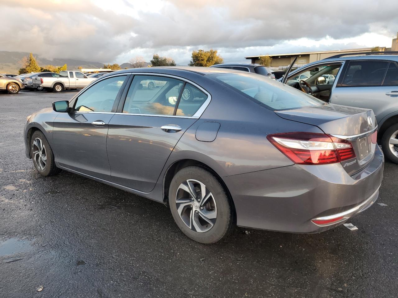 VIN 1HGCR2F31HA164431 2017 HONDA ACCORD no.2