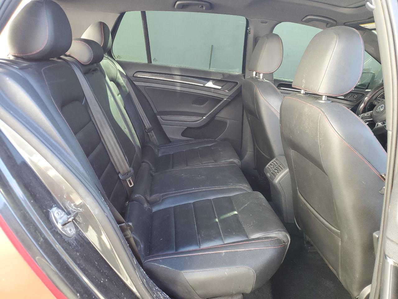 2016 Volkswagen GTI - Image 11