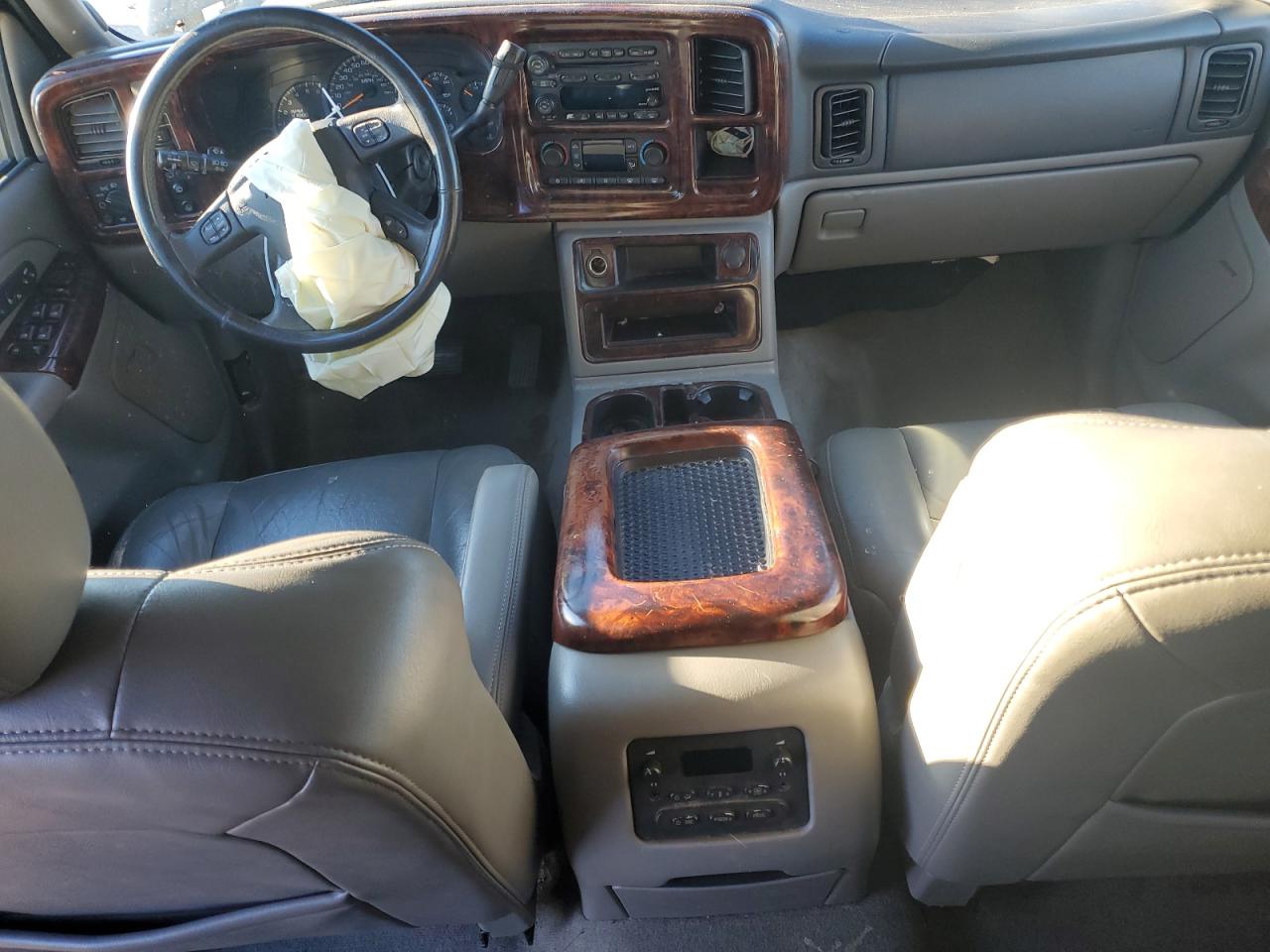 2004 Chevrolet Tahoe - Image 8