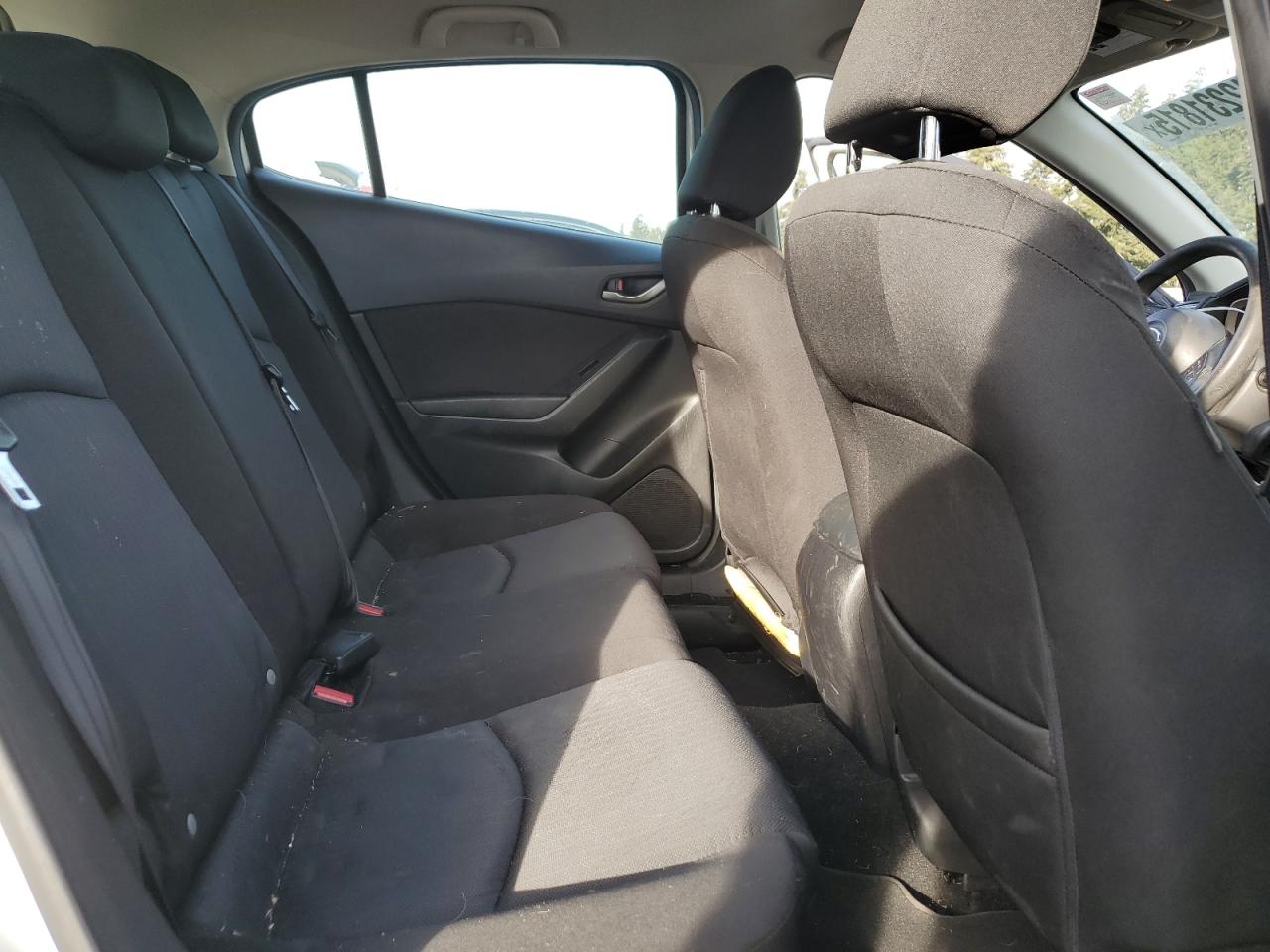 2015 Mazda 3 - Image 10