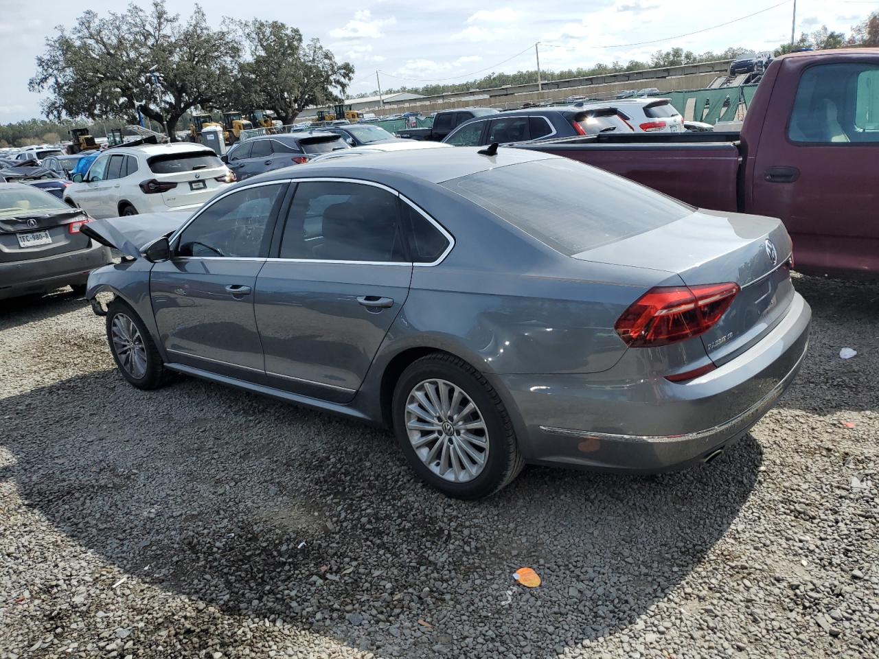 2017 Volkswagen Passat - Image 2