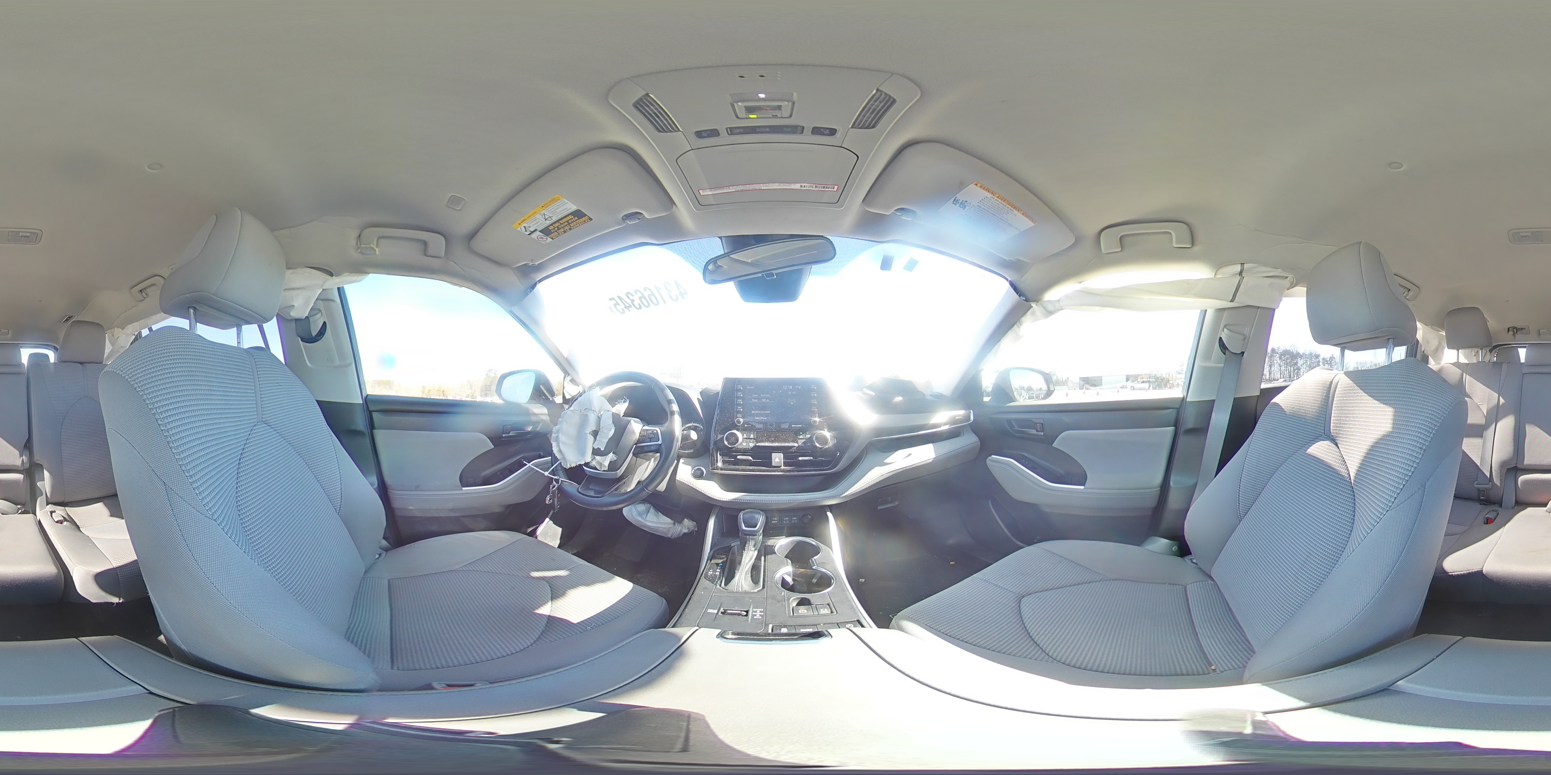 2022 Toyota Highlander - Image 13